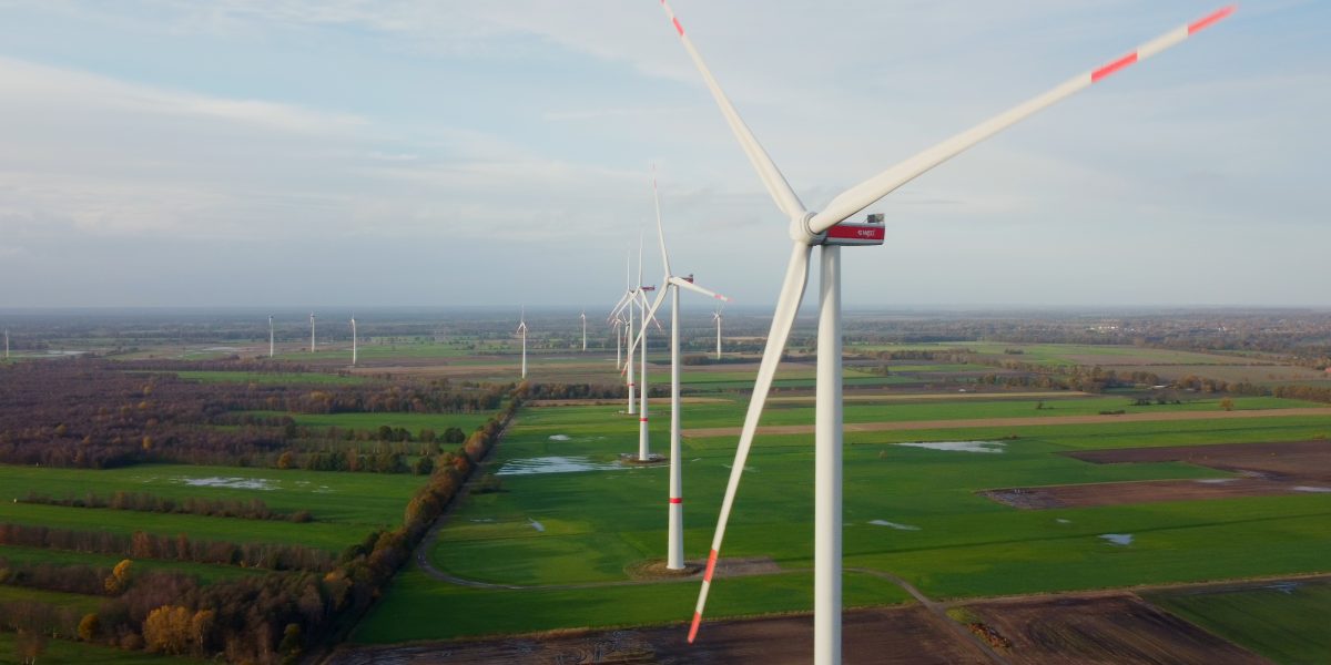 Foto mit Windrädern des Windparks Wilstedt Süd.