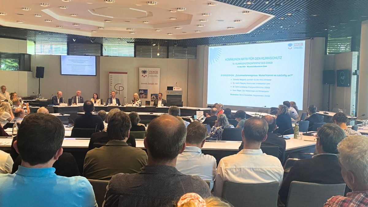 Foto aus dem Saal der Konferenz „Kommunen aktiv für den Klimaschutz“